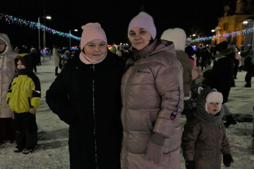 Фоторепортаж: в Алексеевском прошел парад Дедов Морозов и открытие главной елки
