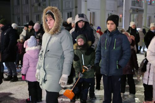 Фоторепортаж: в Алексеевском прошел парад Дедов Морозов и открытие главной елки