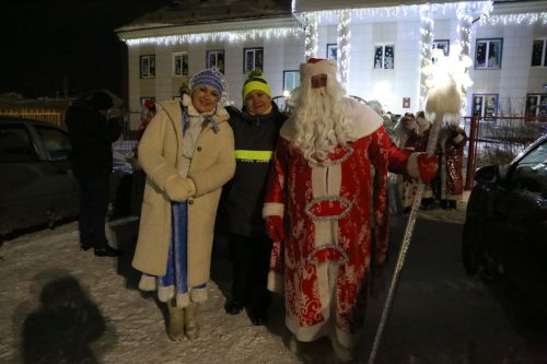 Фоторепортаж: в Алексеевском прошел парад Дедов Морозов и открытие главной елки