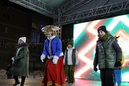 Фоторепортаж: в Алексеевском прошел парад Дедов Морозов и открытие главной елки