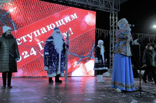 Фоторепортаж: в Алексеевском прошел парад Дедов Морозов и открытие главной елки