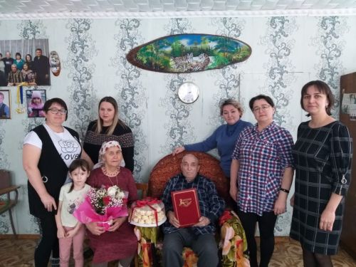 В Алексеевском районе чествовали «золотых» юбиляров семейной жизни