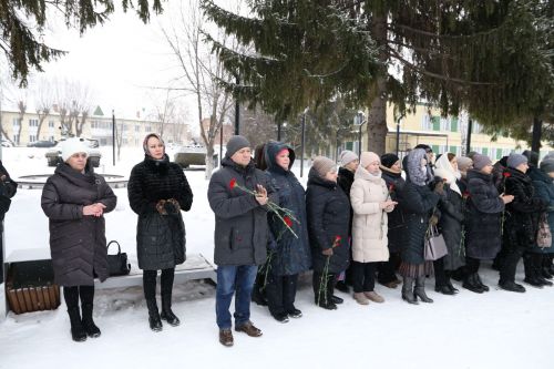 Глава Алексеевского района накануне Дня защитника Отечества возложил цветы к Вечному огню