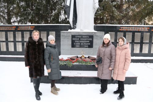 Глава Алексеевского района накануне Дня защитника Отечества возложил цветы к Вечному огню