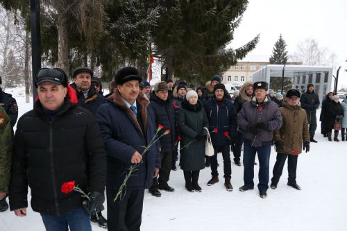 Глава Алексеевского района накануне Дня защитника Отечества возложил цветы к Вечному огню