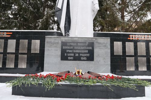 Глава Алексеевского района накануне Дня защитника Отечества возложил цветы к Вечному огню