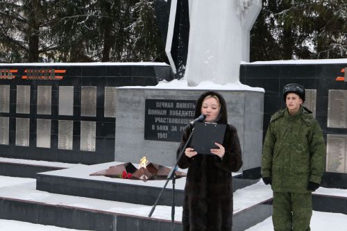Глава Алексеевского района накануне Дня защитника Отечества возложил цветы к Вечному огню