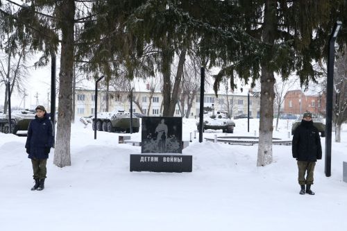 Глава Алексеевского района накануне Дня защитника Отечества возложил цветы к Вечному огню