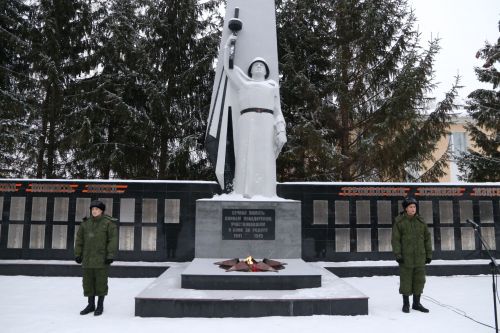 Глава Алексеевского района накануне Дня защитника Отечества возложил цветы к Вечному огню