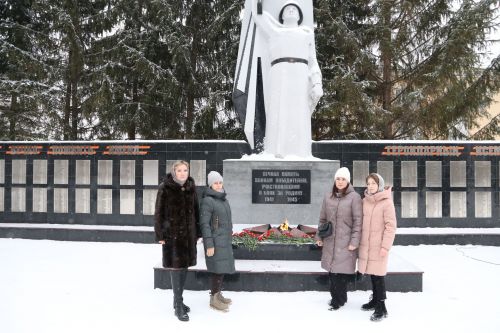 Глава Алексеевского района накануне Дня защитника Отечества возложил цветы к Вечному огню
