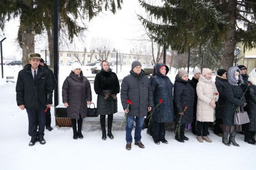 Глава Алексеевского района накануне Дня защитника Отечества возложил цветы к Вечному огню