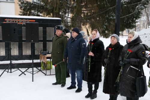 Глава Алексеевского района накануне Дня защитника Отечества возложил цветы к Вечному огню