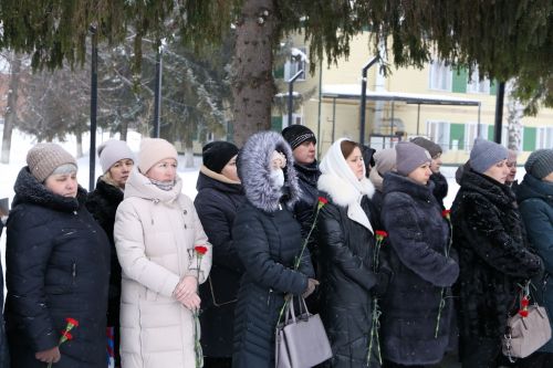 Глава Алексеевского района накануне Дня защитника Отечества возложил цветы к Вечному огню