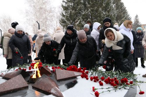 Глава Алексеевского района накануне Дня защитника Отечества возложил цветы к Вечному огню