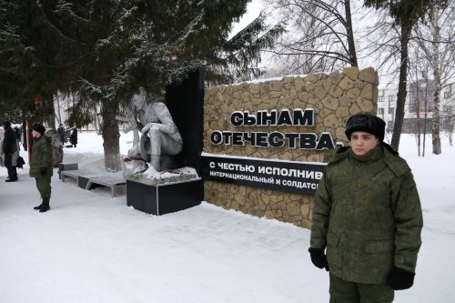 Глава Алексеевского района накануне Дня защитника Отечества возложил цветы к Вечному огню