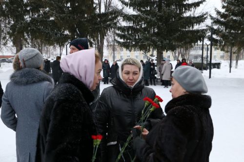 Глава Алексеевского района накануне Дня защитника Отечества возложил цветы к Вечному огню