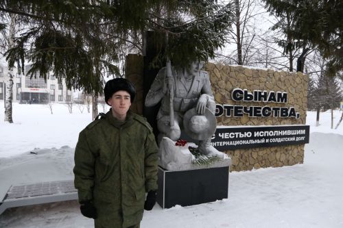 Глава Алексеевского района накануне Дня защитника Отечества возложил цветы к Вечному огню