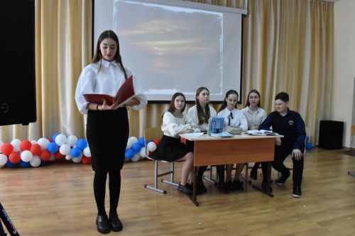 В канун Дня защитника Отечества ученики второй школы подготовили для пап патриотический концерт
