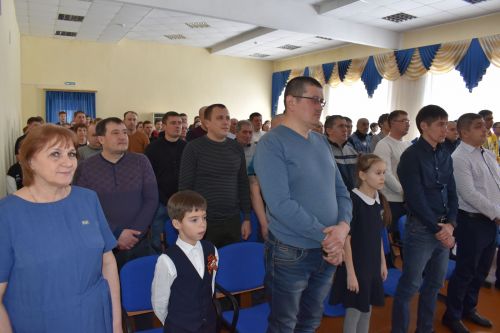 В канун Дня защитника Отечества ученики второй школы подготовили для пап патриотический концерт