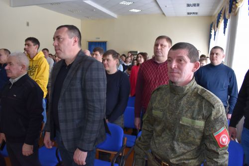 В канун Дня защитника Отечества ученики второй школы подготовили для пап патриотический концерт