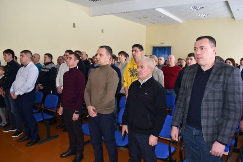 В канун Дня защитника Отечества ученики второй школы подготовили для пап патриотический концерт