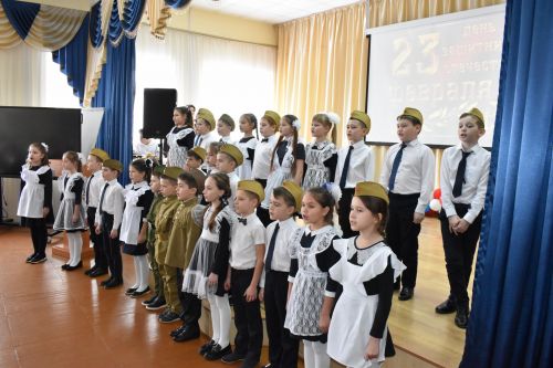 В канун Дня защитника Отечества ученики второй школы подготовили для пап патриотический концерт