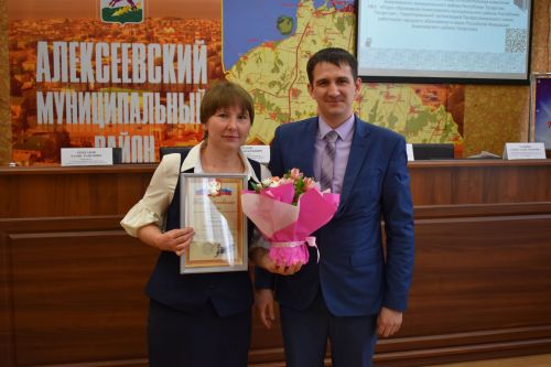 В Алексеевском профсоюз работников образования подвел итоги работы и наградил лучших