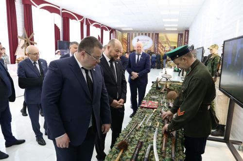 Асгат Сафаров ознакомился с товарами, произведенными в Алексеевском районе