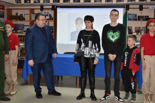 Вдове погибшего в СВО Александра Сергеева вручили Орден мужества