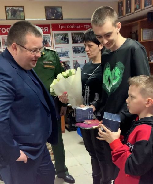 Вдове погибшего в СВО Александра Сергеева вручили Орден мужества