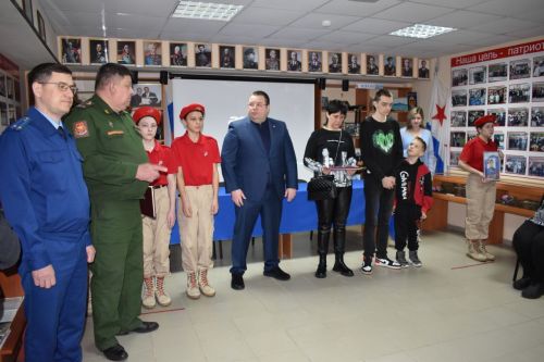 Вдове погибшего в СВО Александра Сергеева вручили Орден мужества