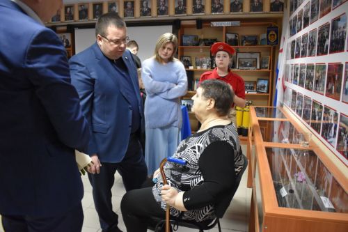 Вдове погибшего в СВО Александра Сергеева вручили Орден мужества