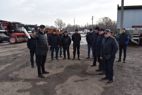 Глава Алексеевского района перед началом весенне-полевых работ встретился с механизаторами