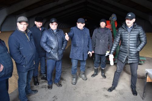 Глава Алексеевского района перед началом весенне-полевых работ встретился с механизаторами