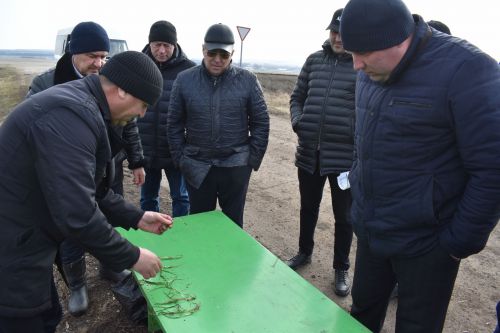 Глава Алексеевского района перед началом весенне-полевых работ встретился с механизаторами