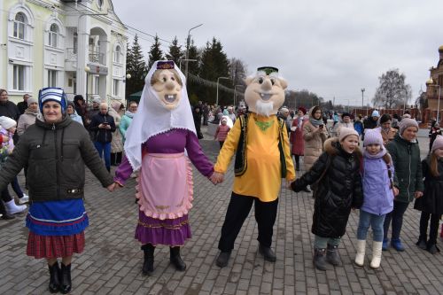 Восточные мотивы, горячий плов, танцы и игры: в Алексеевском отпраздновали Навруз