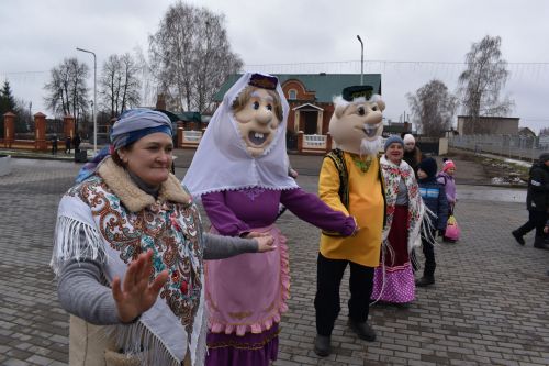 Восточные мотивы, горячий плов, танцы и игры: в Алексеевском отпраздновали Навруз