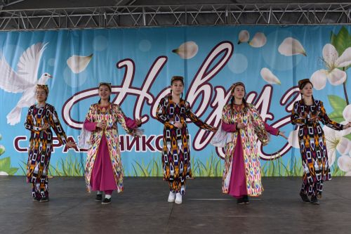 Восточные мотивы, горячий плов, танцы и игры: в Алексеевском отпраздновали Навруз