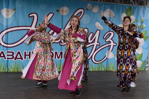 Восточные мотивы, горячий плов, танцы и игры: в Алексеевском отпраздновали Навруз