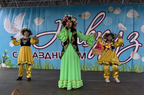 Восточные мотивы, горячий плов, танцы и игры: в Алексеевском отпраздновали Навруз