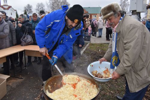 Восточные мотивы, горячий плов, танцы и игры: в Алексеевском отпраздновали Навруз