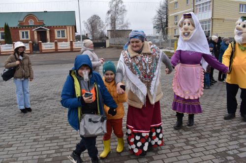 Восточные мотивы, горячий плов, танцы и игры: в Алексеевском отпраздновали Навруз