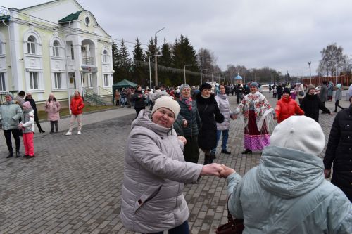 Восточные мотивы, горячий плов, танцы и игры: в Алексеевском отпраздновали Навруз