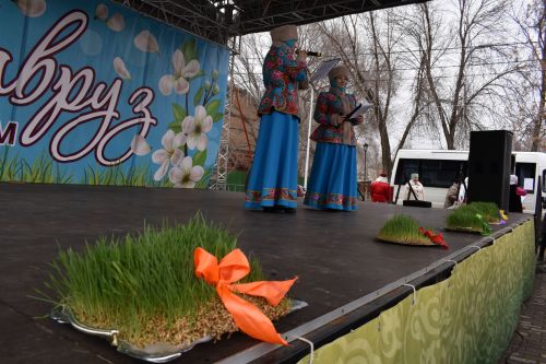 Восточные мотивы, горячий плов, танцы и игры: в Алексеевском отпраздновали Навруз