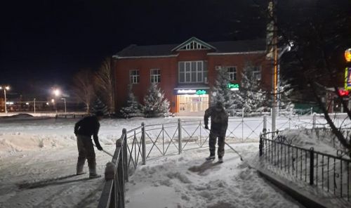 В Алексеевском работники коммунальных служб с 5 утра устраняют последствия снегопада
