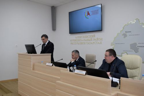 Глава Минздрава РТ посетил Алексеевскую ЦРБ и наградил лучших медиков