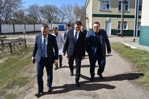 Глава Минздрава РТ посетил Алексеевскую ЦРБ и наградил лучших медиков