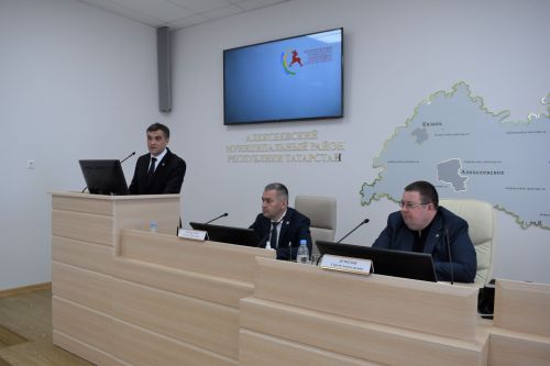 Глава Минздрава РТ посетил Алексеевскую ЦРБ и наградил лучших медиков