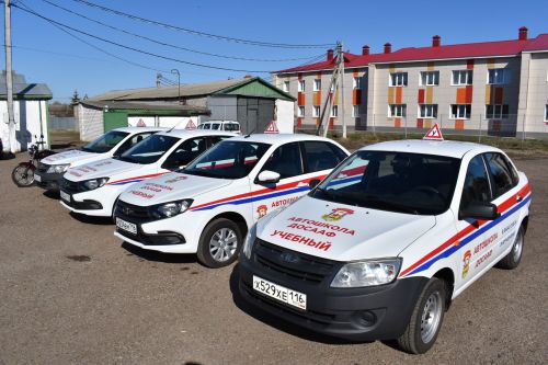В Алексеевском провели техосмотр учебных машин и мотоцикла