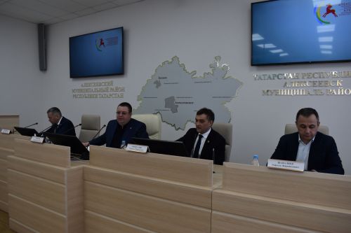 Глава Минздрава РТ посетил Алексеевскую ЦРБ и наградил лучших медиков